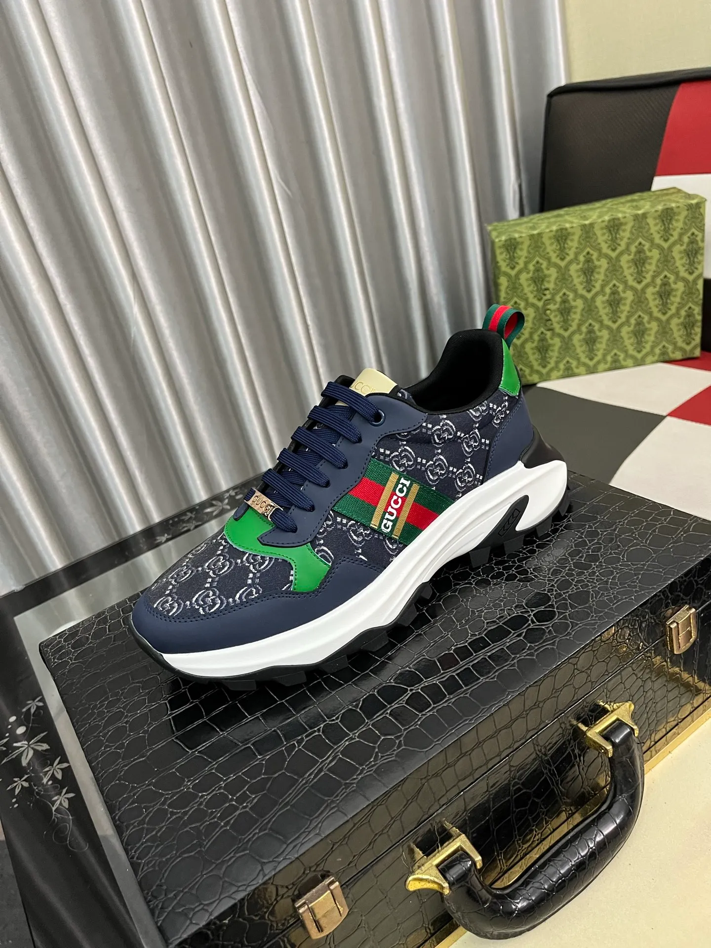 Men's shoes 💰458⌚️⌚️ Gucci •Gucci original quality. ~ Unique modern style sneakers. 🏃A must-have casual shoe for trendy men😍😍 Original brand imported from Italy, imported original leather, sheep lining (refuses to discolor and grind feet) Sole: Original sole provided by the original factory, French lazy style design ⚠️Fit to the feet, original quality attached, super comfortable original sole, code number: 38-444️⃣Colors available